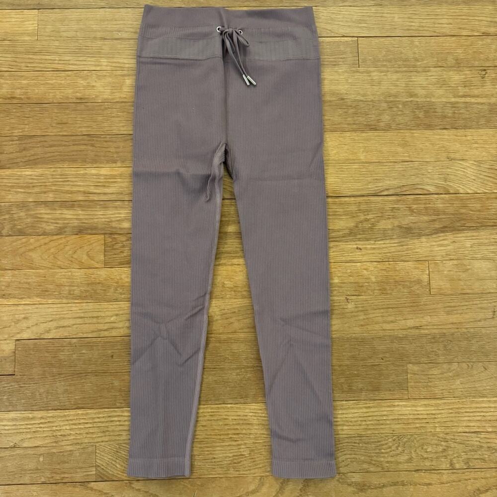 Women's high-rise cropped tie waist ribbed stretchy activewear leggings sz M
b3